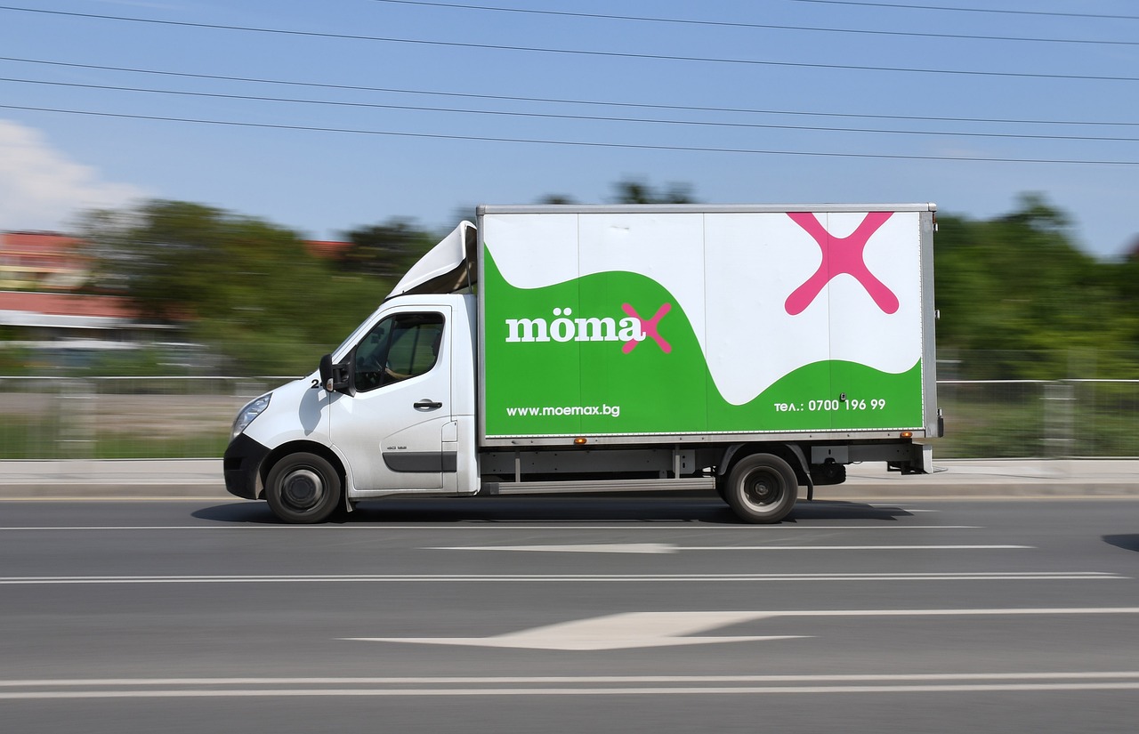 on the move, slow shutter, truck