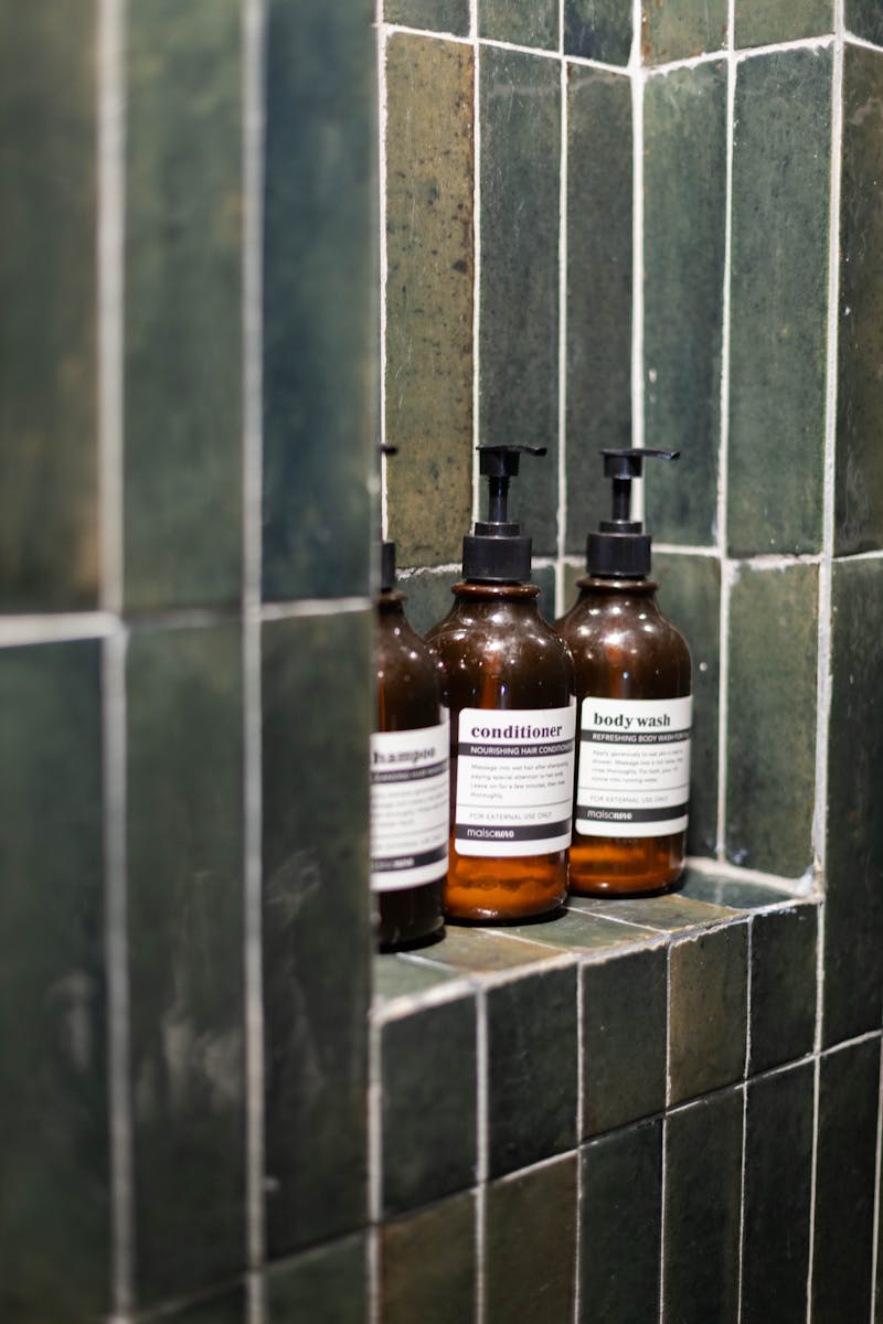Shower conteiners