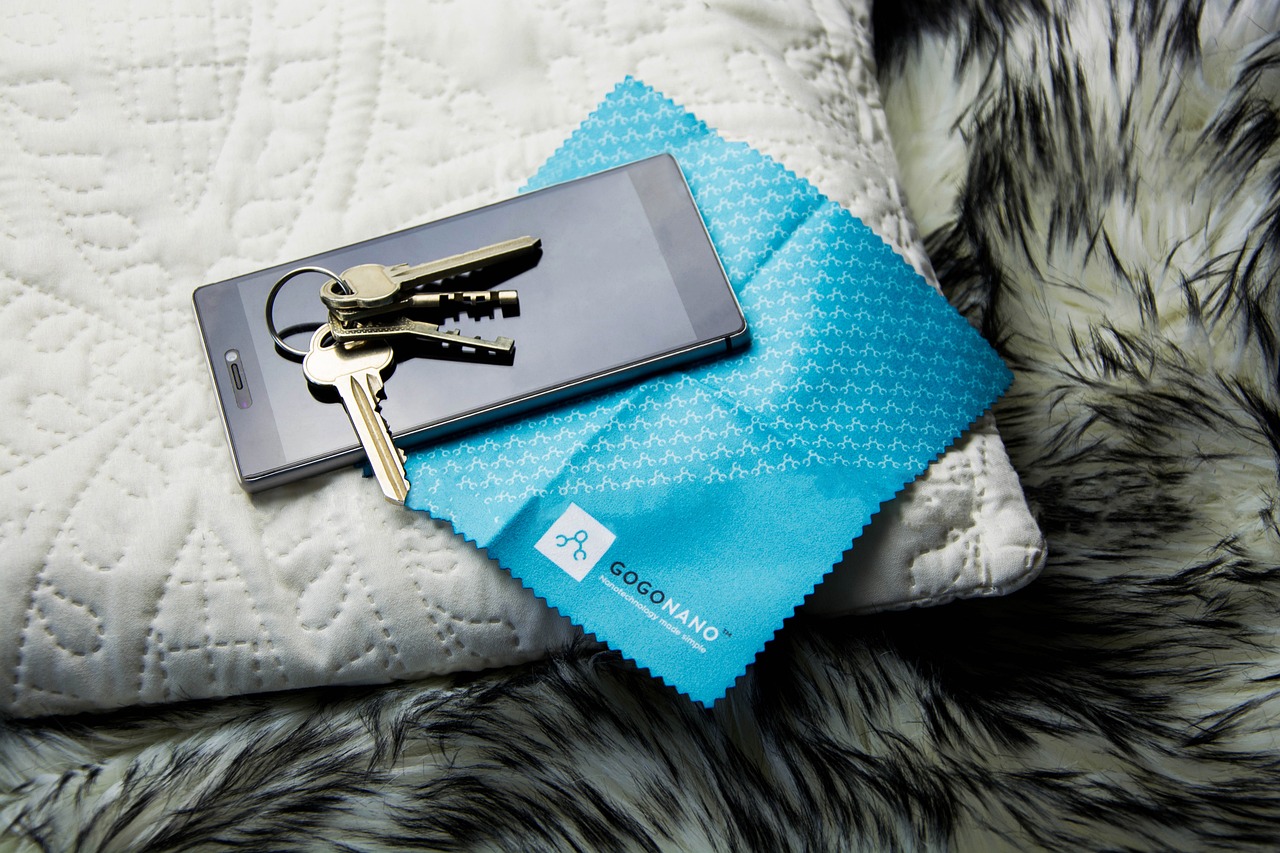 screen protector, keys, smartphone